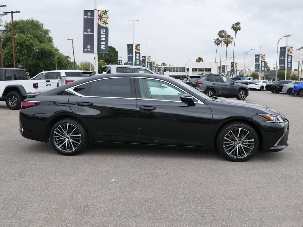 Used 2024 Lexus ES 300h w/ Premium Package FWD image 3