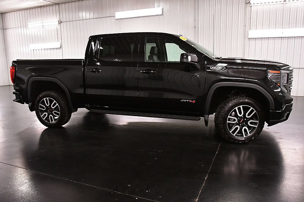 Used 2024 GMC Sierra 1500 AT4 w/ AT4 Premium Package AWD/4WD image 8