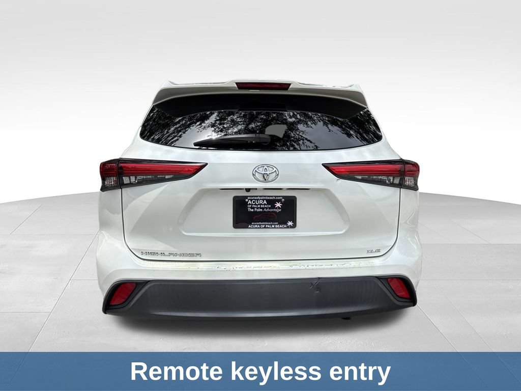 Used 2020 Toyota Highlander XLE FWD image 4