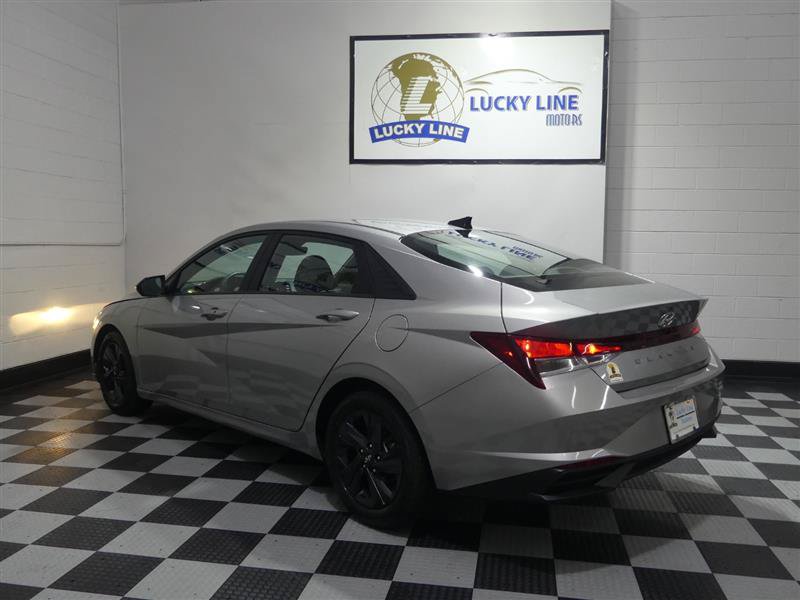 Used 2022 Hyundai Elantra SEL w/ Convenience Package FWD image 11