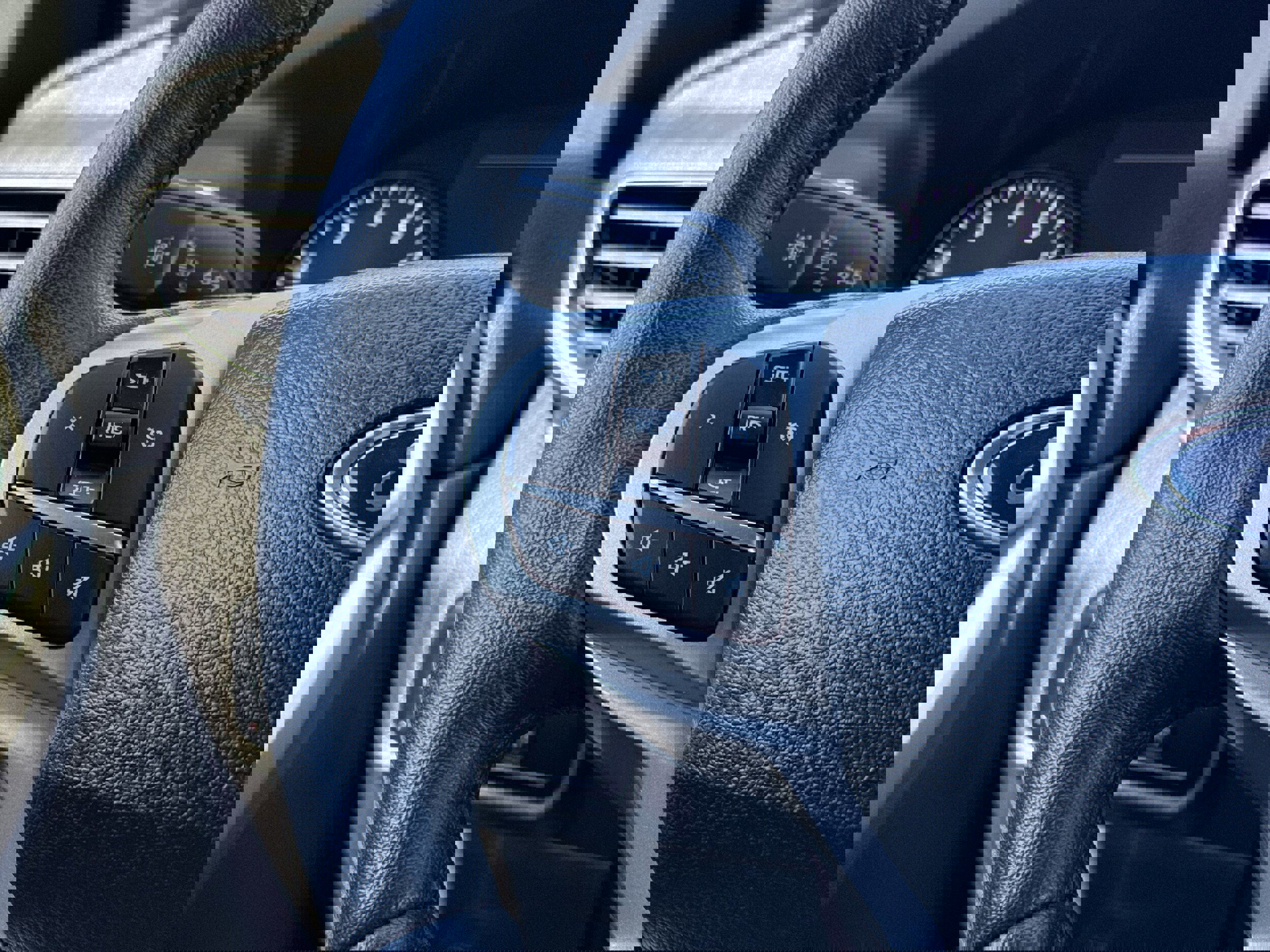 Used 2024 Ford Explorer XLT w/ Equipment Group 202A image 14