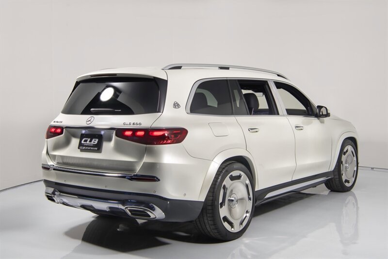 Used 2024 Mercedes-Benz Maybach GLS 600 4MATIC image 10