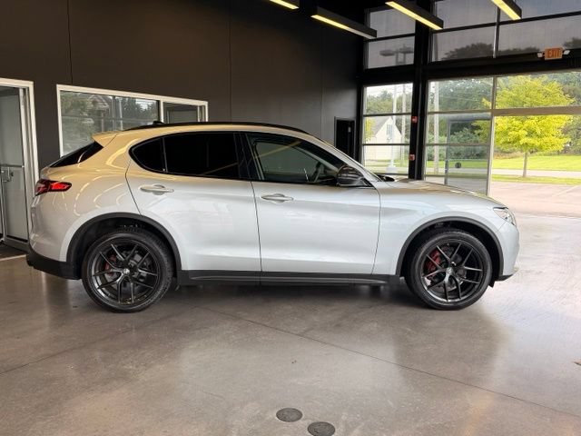 Used 2020 Alfa Romeo Stelvio AWD w/ Nero Edizione image 6