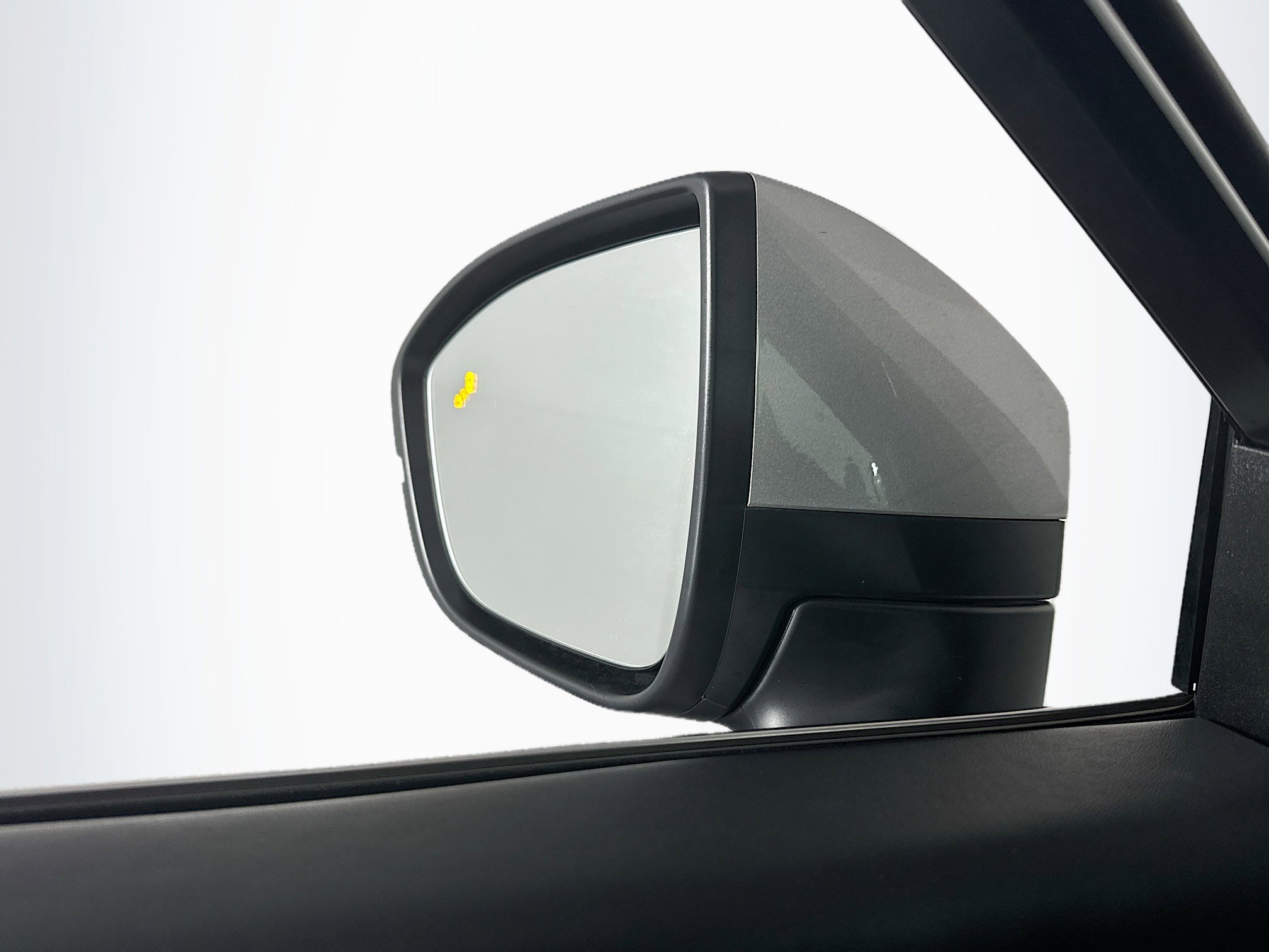 Used 2025 Nissan Pathfinder SV image 16