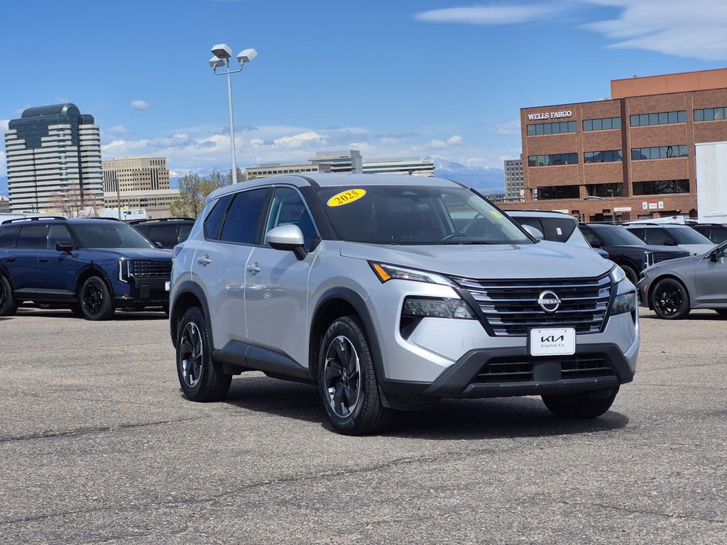 Used 2025 Nissan Rogue SV AWD/4WD image 2