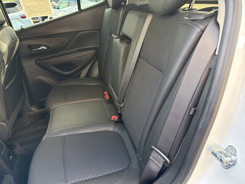 Used 2022 Buick Encore Preferred w/ Safety Package image 32