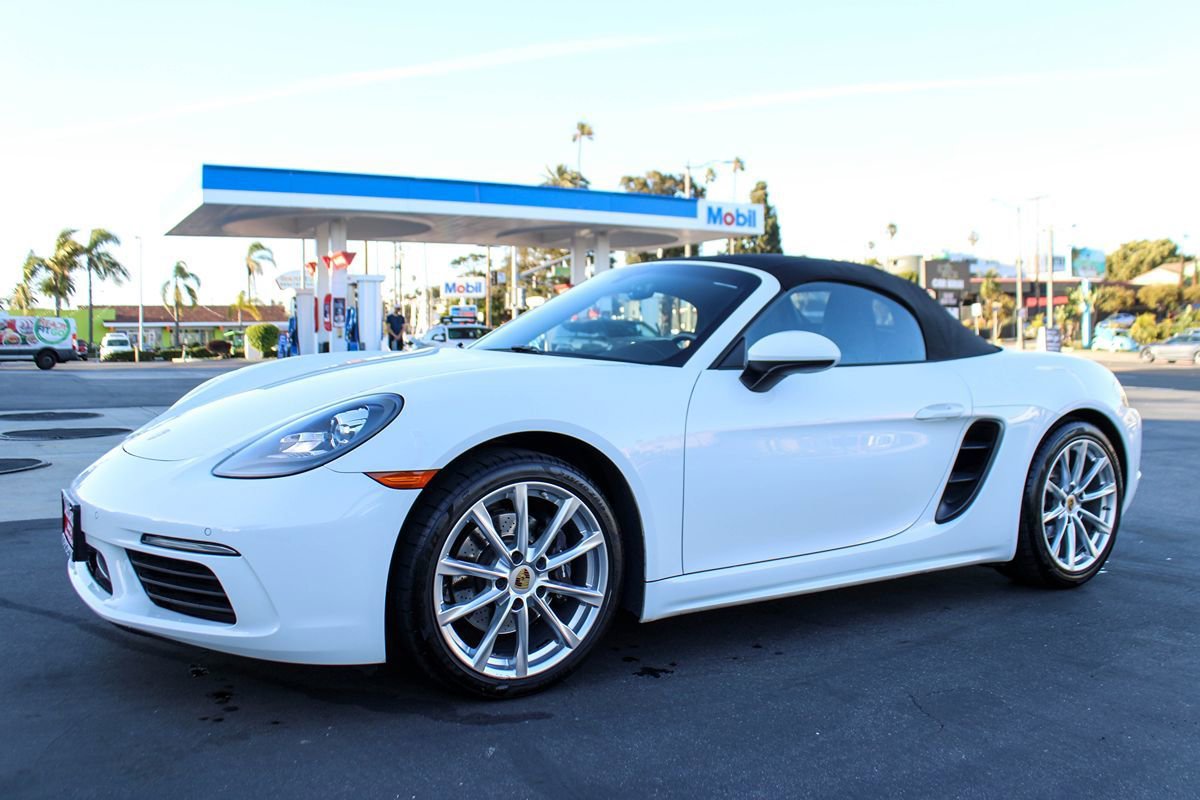 Used 2018 Porsche 718 Boxster RWD image 13