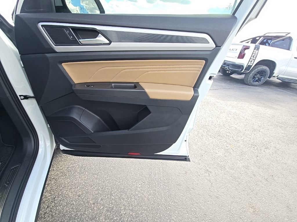 Used 2022 Volkswagen Atlas Cross Sport SEL R-Line image 32