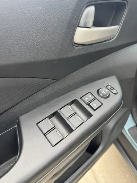 Used 2015 Honda CR-V LX image 13
