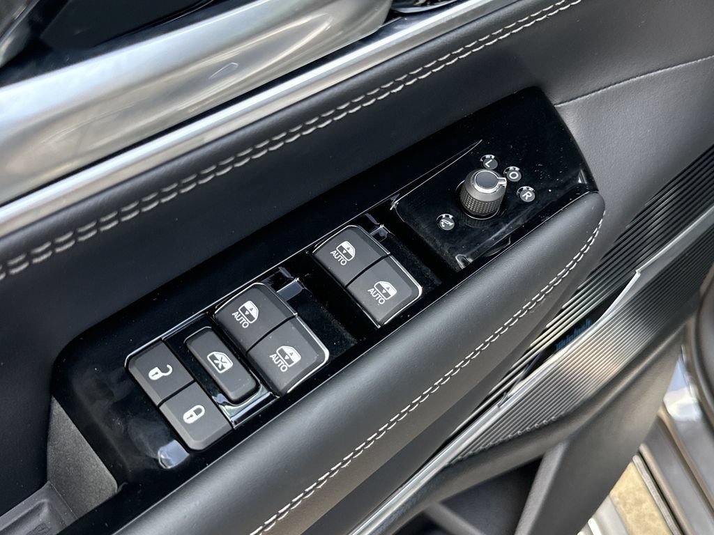 New 2026 Jeep Grand Wagoneer L Summit w/ Rear Seat Video Group I AWD/4WD image 11
