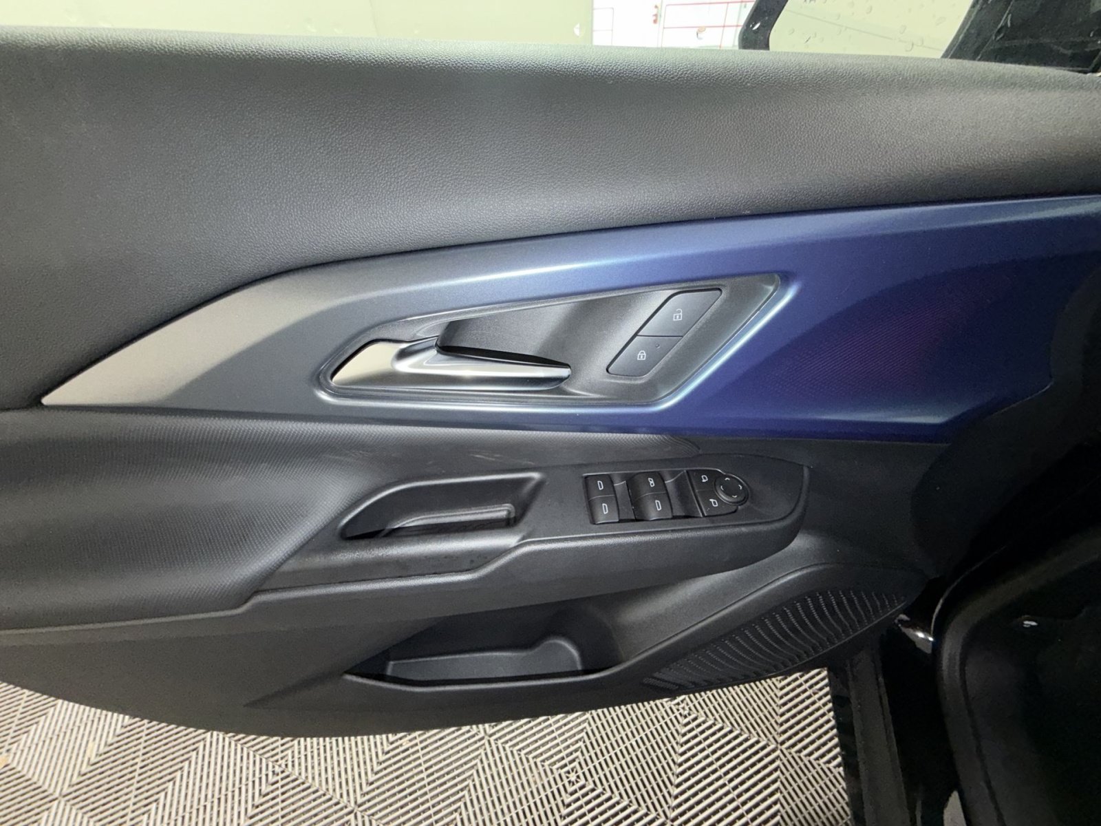 New 2026 Chevrolet Equinox EV LT AWD/4WD image 15