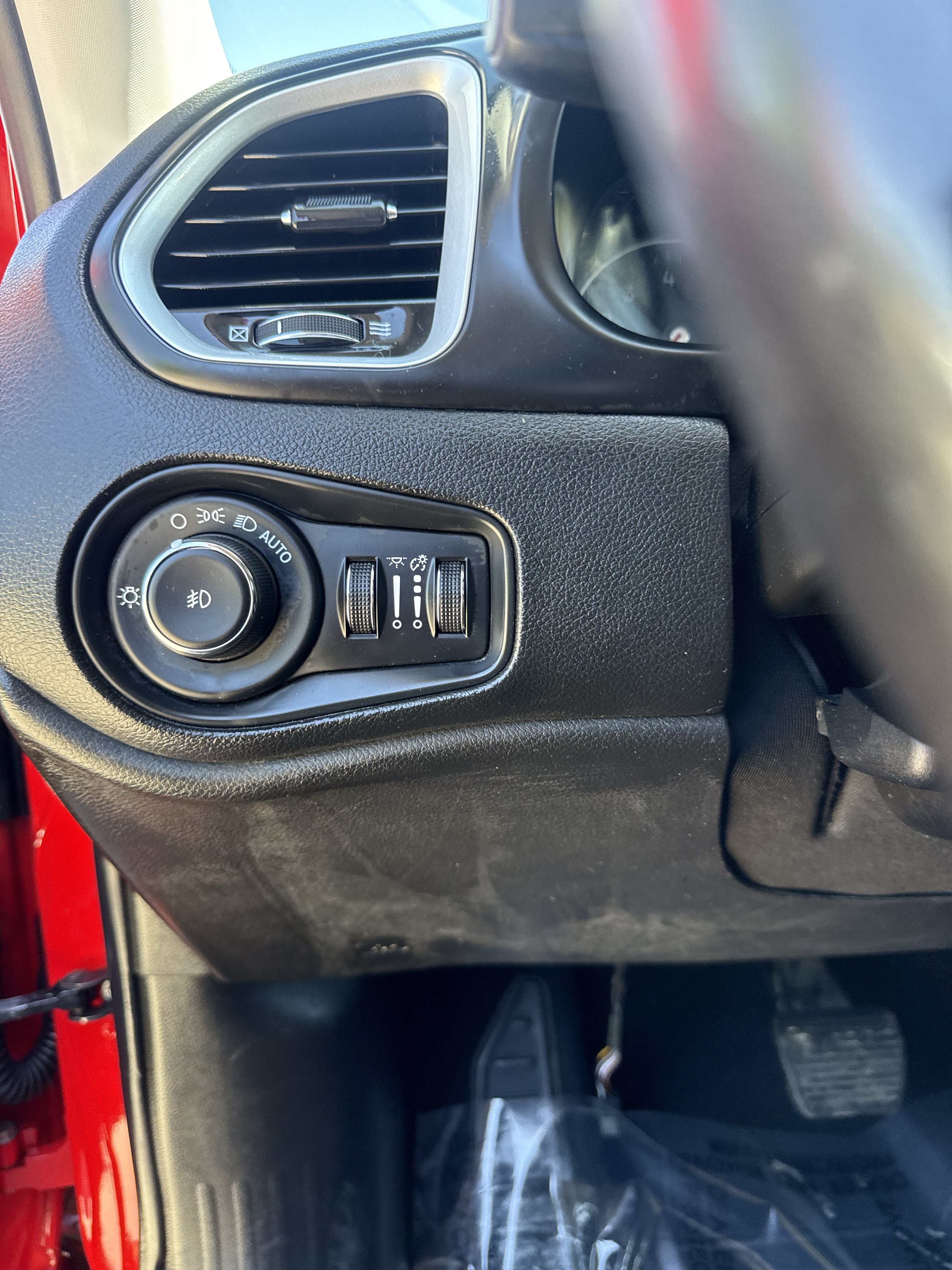 Used 2021 Jeep Renegade Latitude AWD/4WD image 16