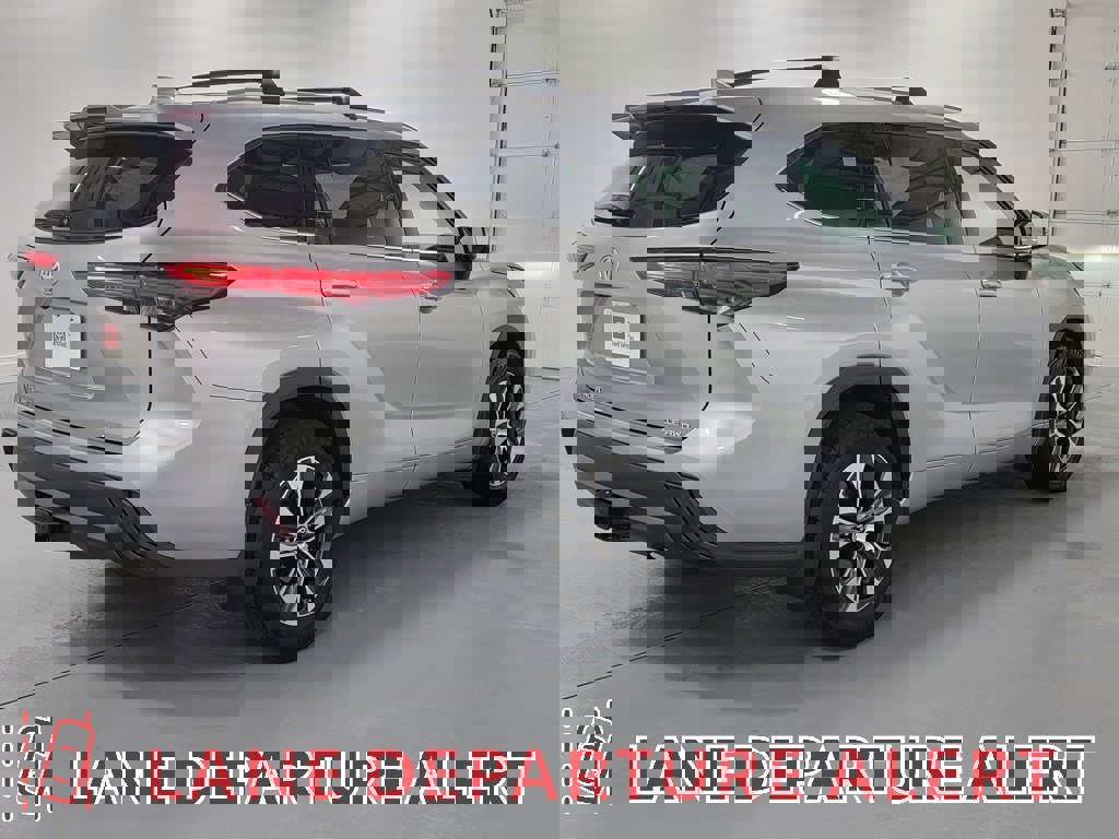 Certified 2021 Toyota Highlander XLE image 8