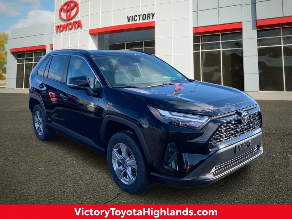 Used 2025 Toyota RAV4 XLE AWD/4WD image 1