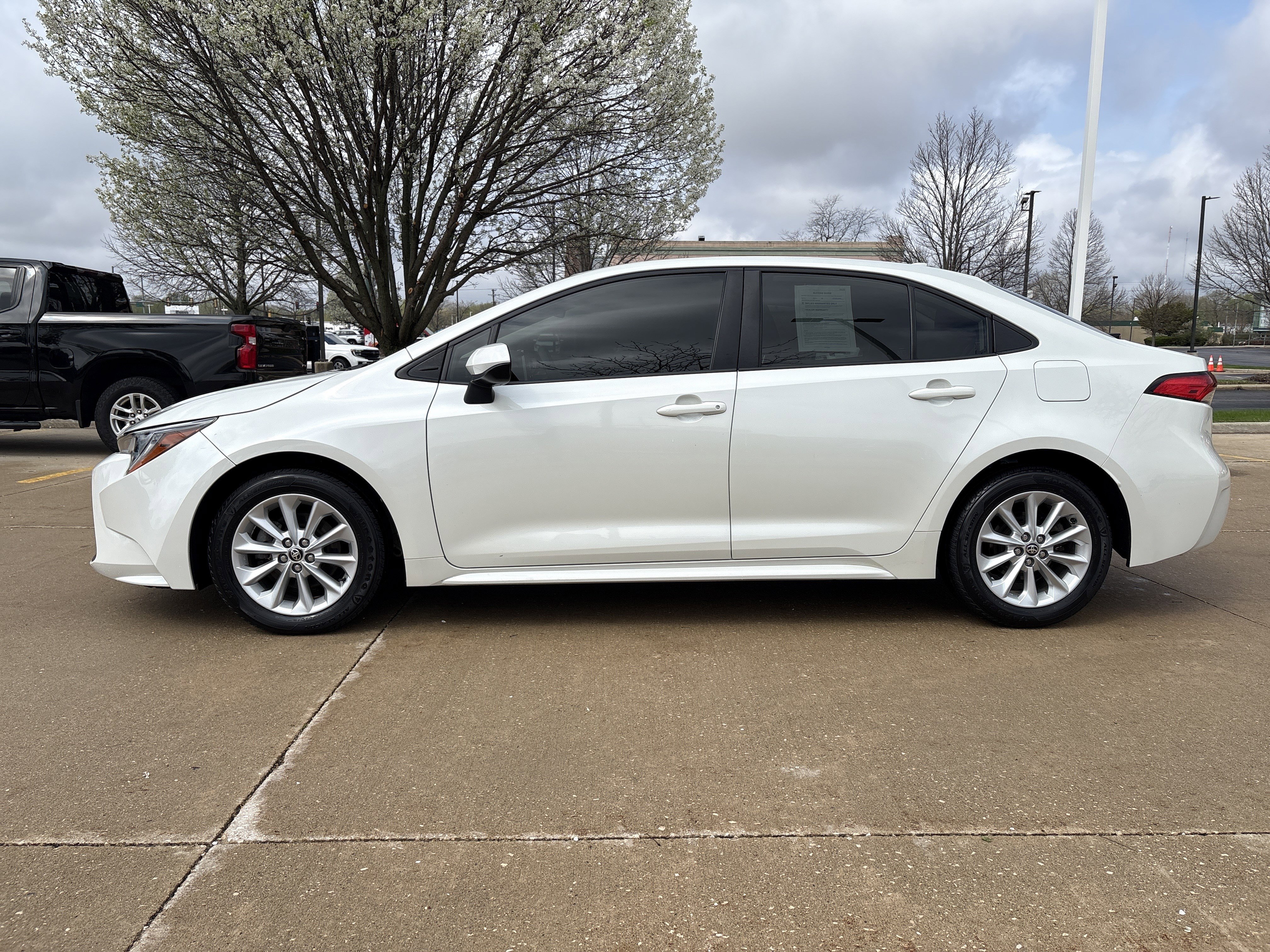 Used 2020 Toyota Corolla LE w/ LE Convenience Package image 4