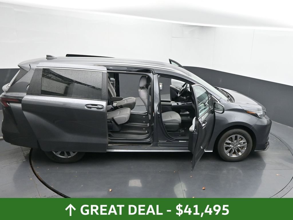 Used 2025 Toyota Sienna LE image 66