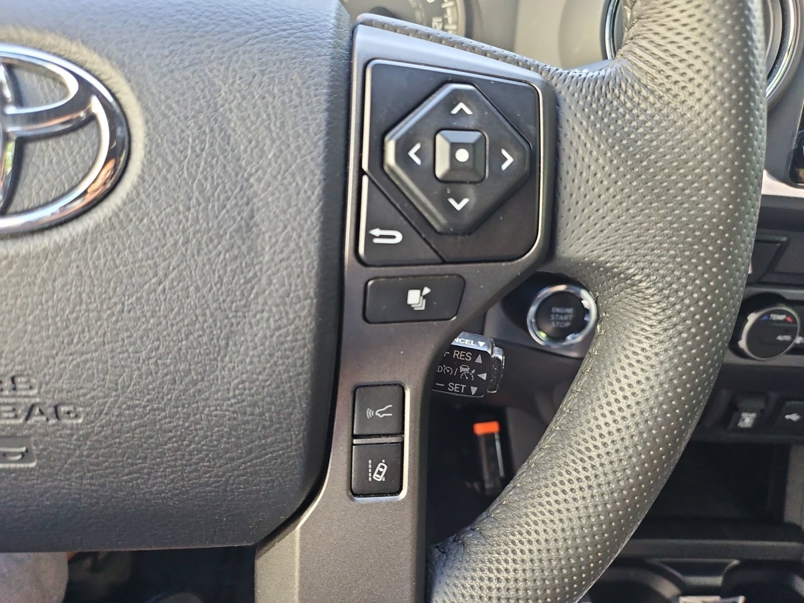 Used 2023 Toyota Tacoma TRD Off-Road w/ Technology Package AWD/4WD image 29