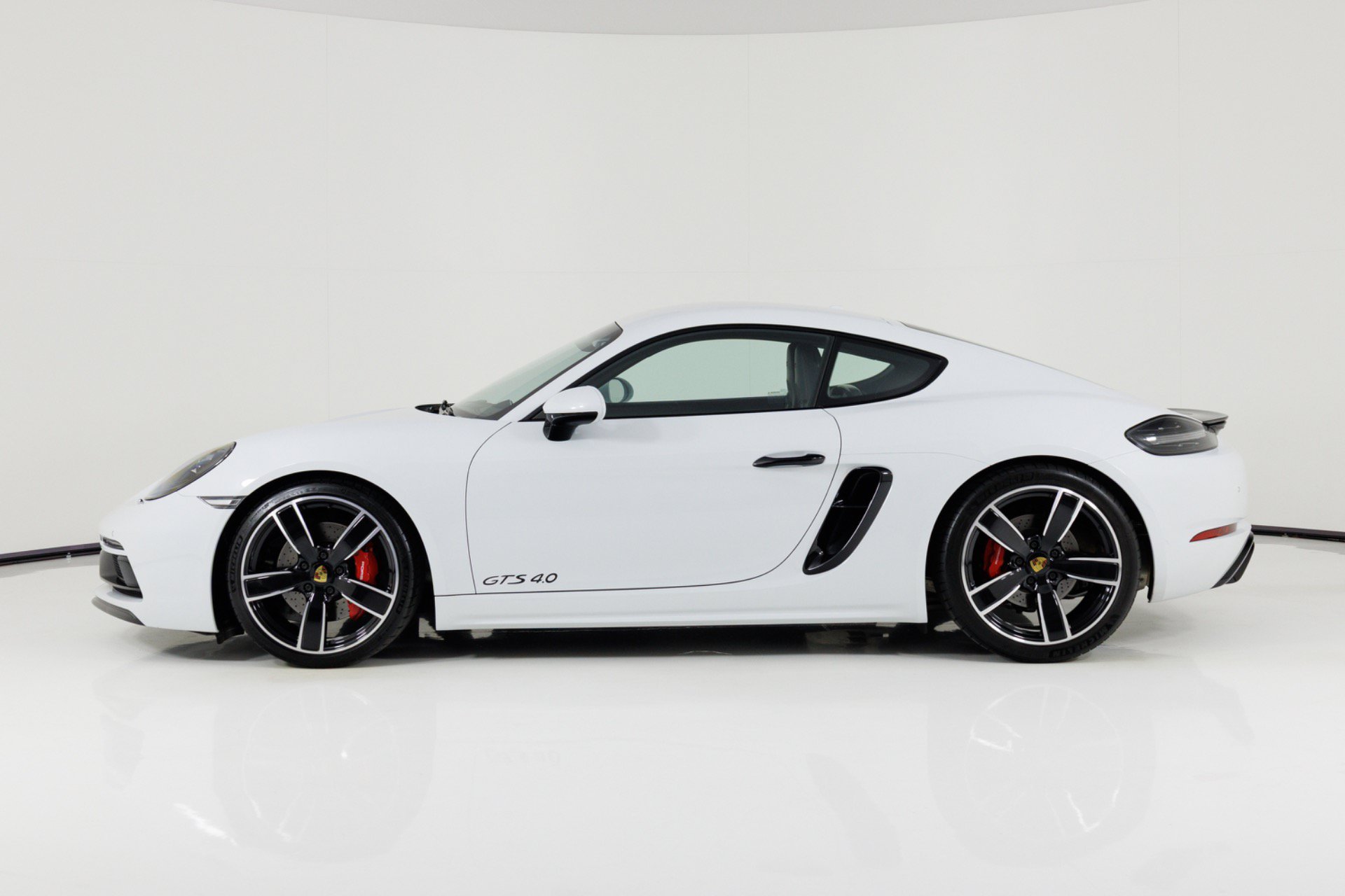 Used 2022 Porsche 718 Cayman GTS RWD image 6