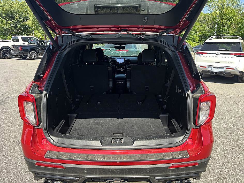 Used 2022 Ford Explorer ST w/ ST Street Pack image 15