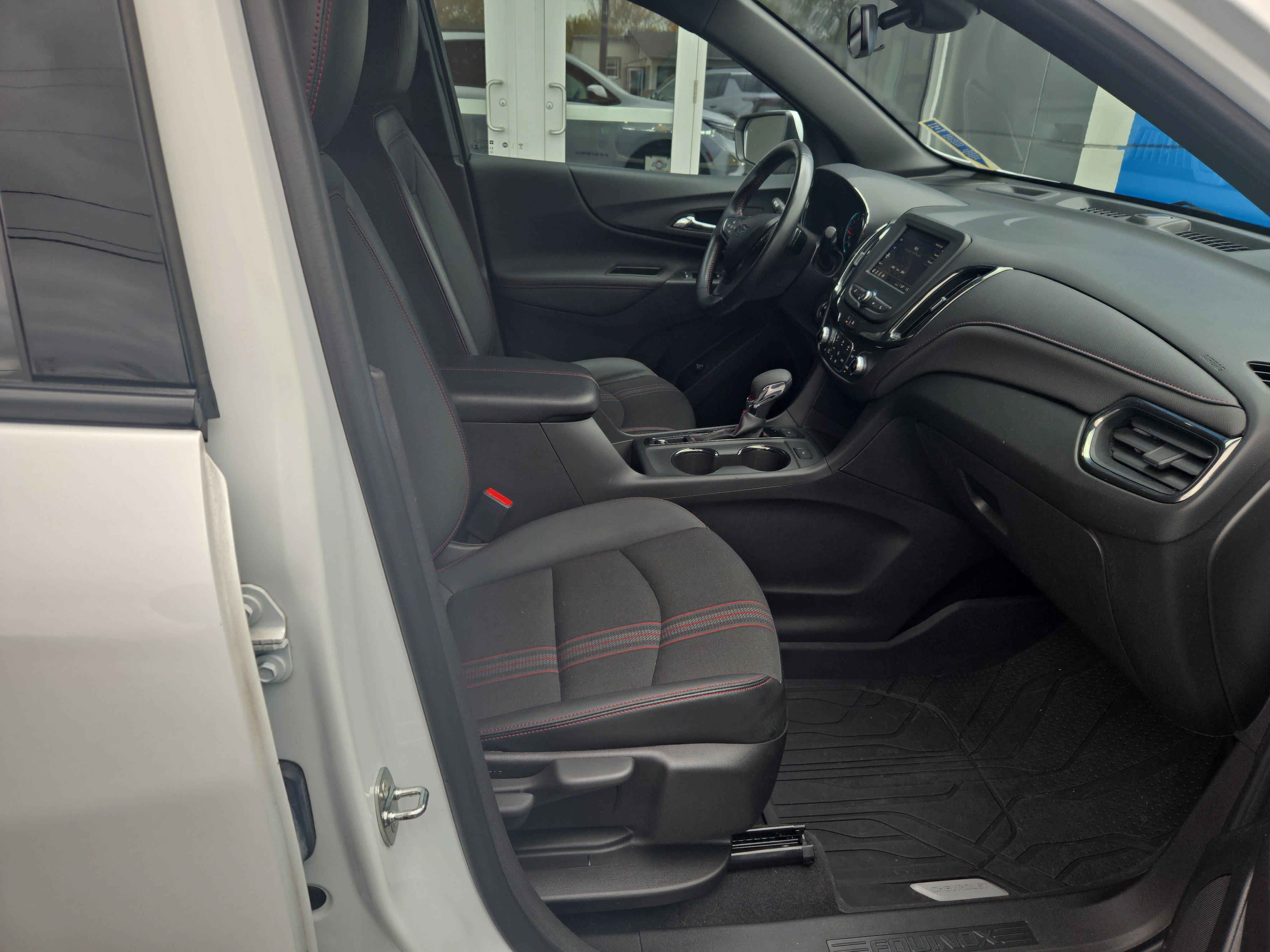 Certified 2022 Chevrolet Equinox RS w/ LPO, Floor Liner Package image 18
