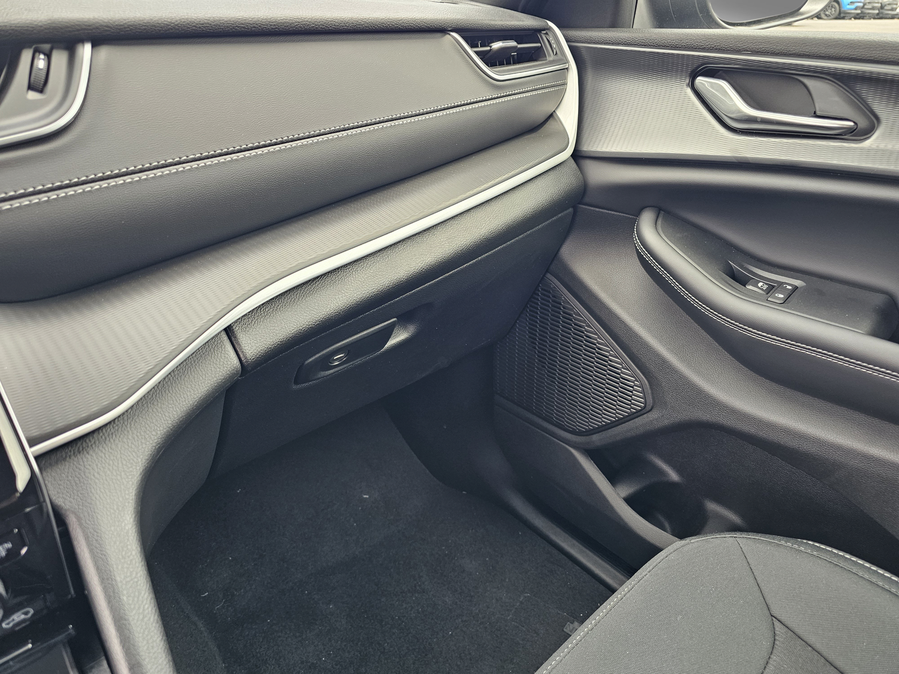 New 2026 Jeep Grand Cherokee Laredo X RWD image 28