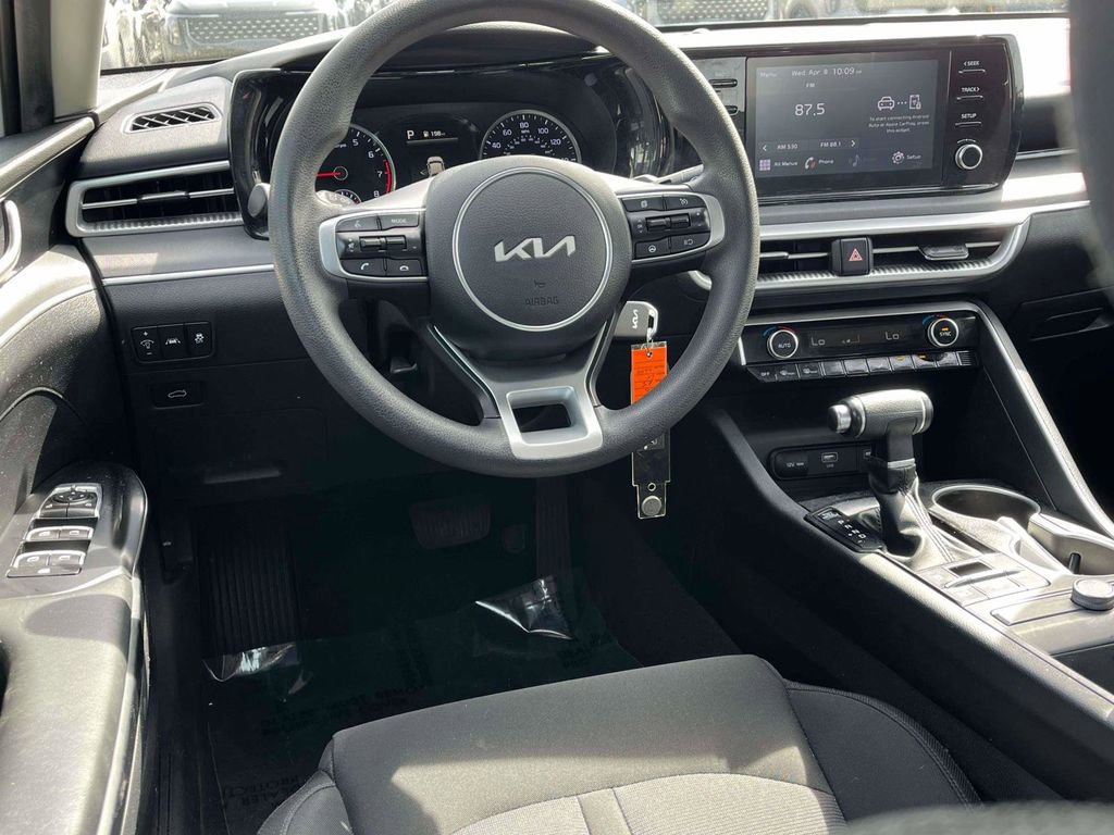 Used 2022 Kia K5 LX image 2