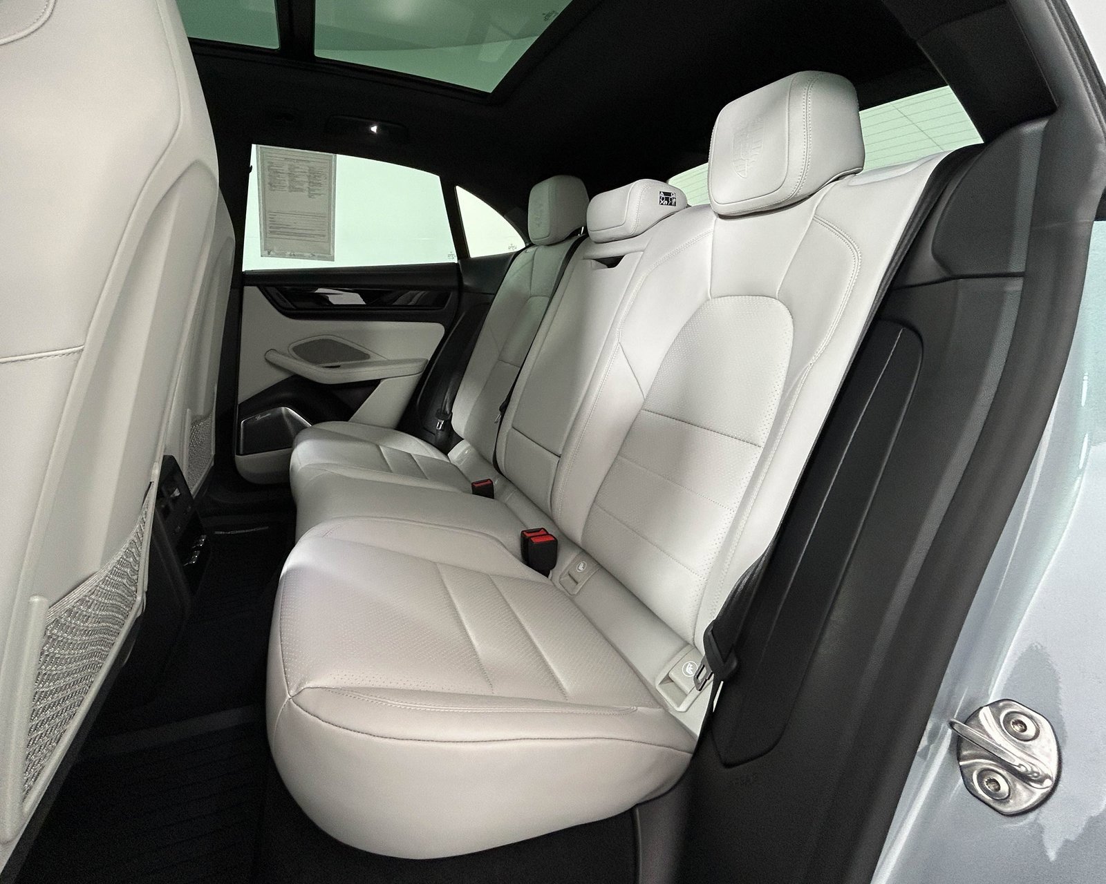 Used 2025 Porsche Macan 4S Electric image 32