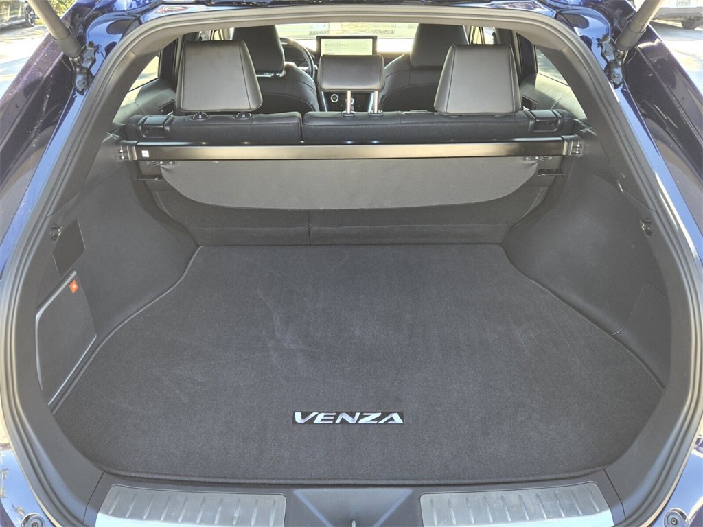 Used 2024 Toyota Venza XLE image 15