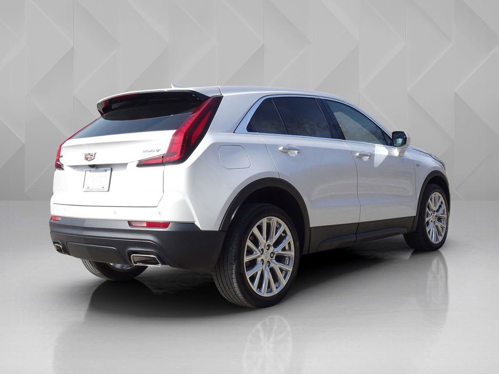 Certified 2022 Cadillac XT4 Luxury w/ Cold Weather Package image 5