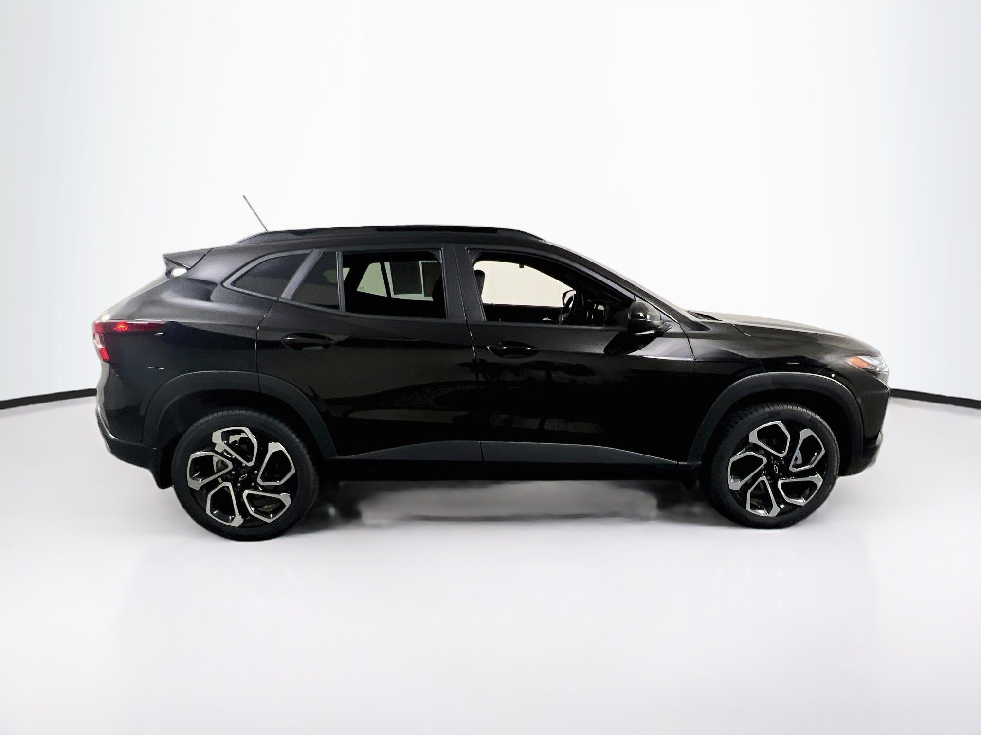 Used 2026 Chevrolet Trax RS FWD image 4