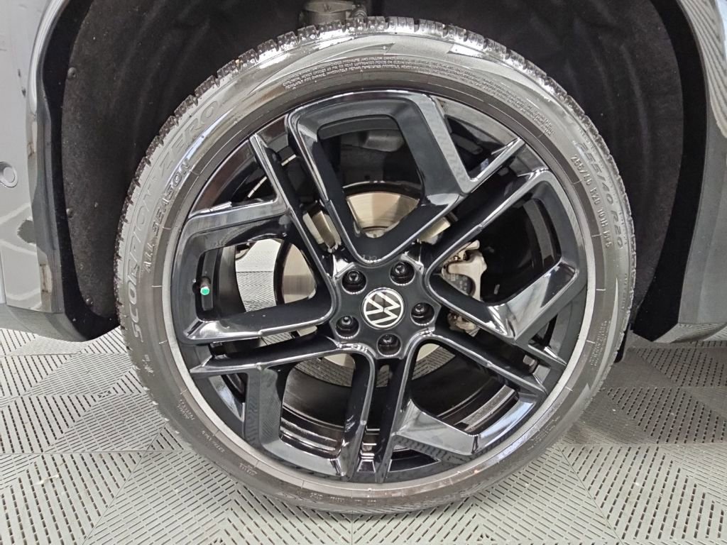 Used 2025 Volkswagen Tiguan SE R-Line FWD image 45