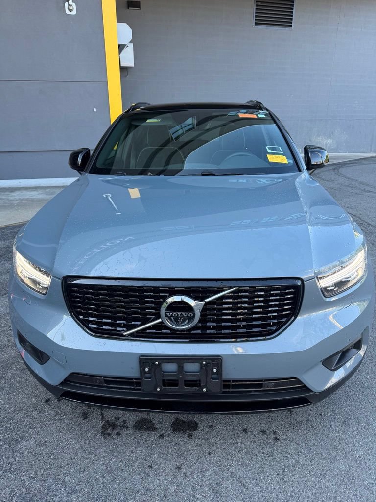 Used 2022 Volvo XC40 T5 R-Design w/ Advanced Package AWD/4WD image 4