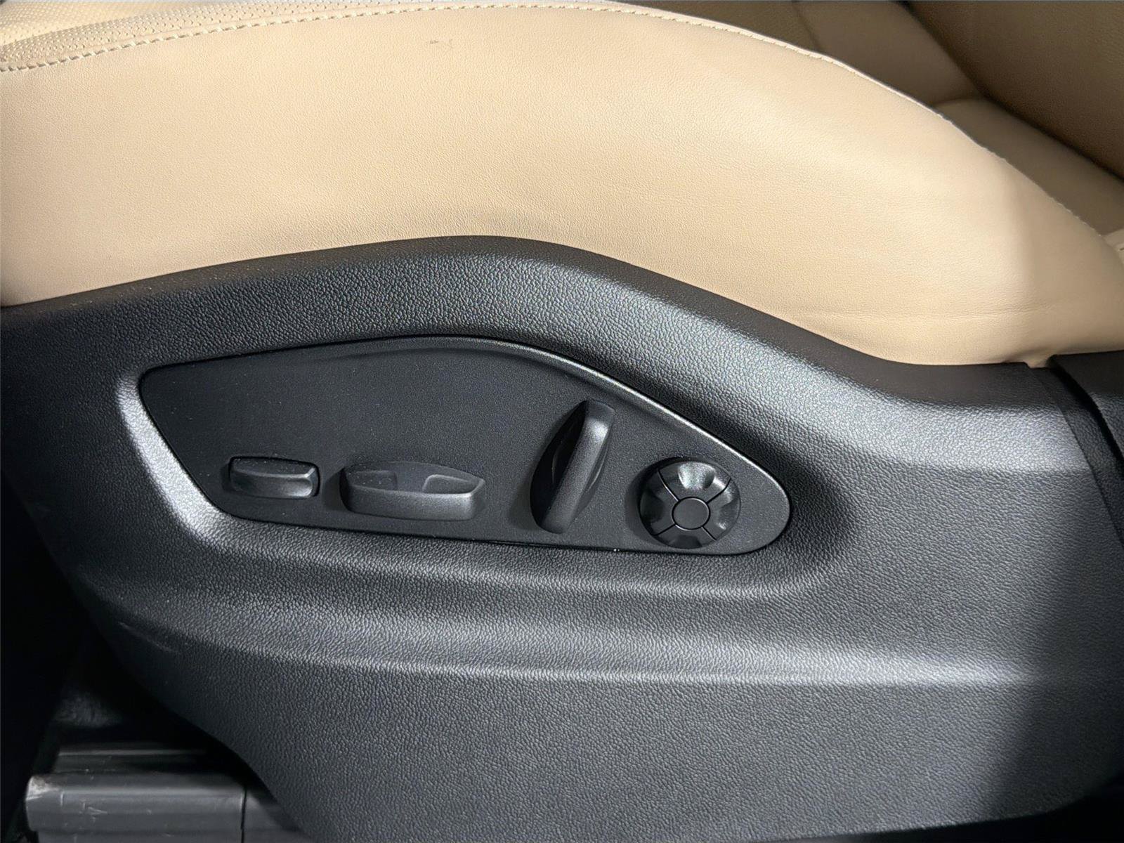 Certified 2026 Porsche Cayenne Coupe AWD/4WD image 32