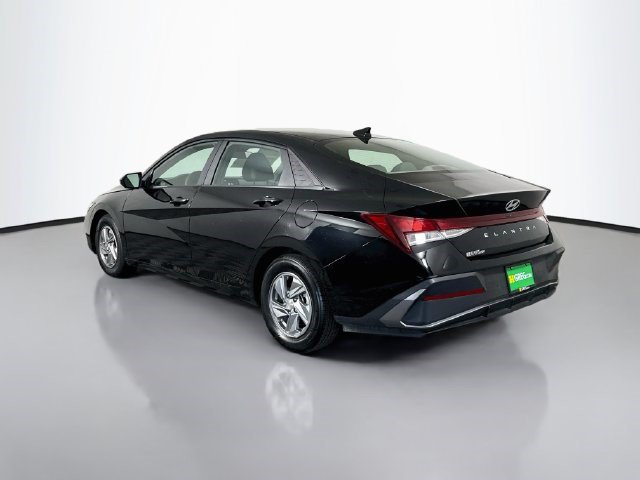 Used 2024 Hyundai Elantra SE FWD image 7
