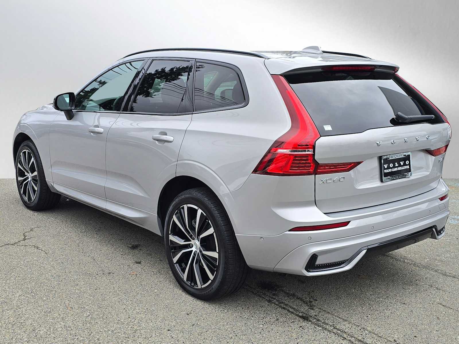 Certified 2023 Volvo XC60 B5 Ultimate AWD/4WD image 6
