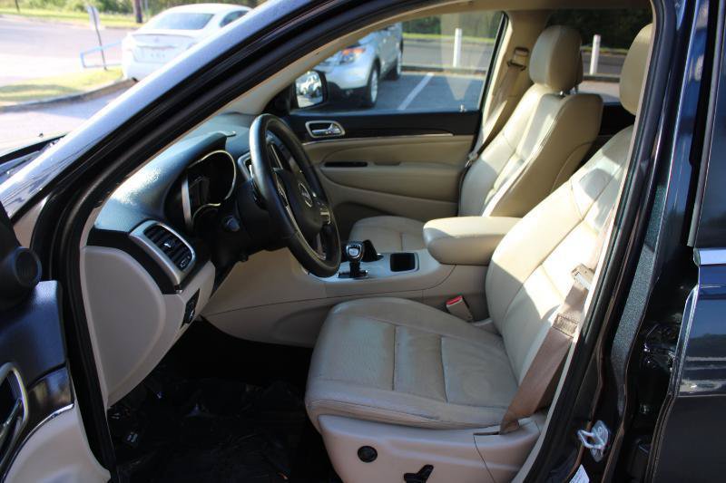 Used 2014 Jeep Grand Cherokee Limited w/ Luxury Group II RWD image 10