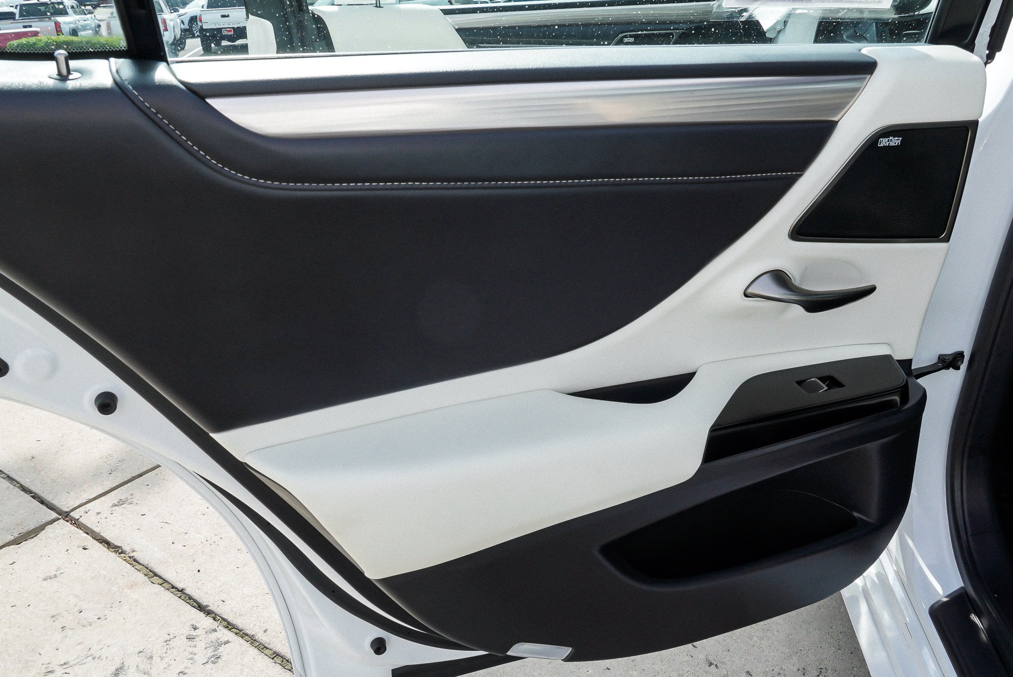 Used 2023 Lexus ES 350 F Sport w/ Accessory Package (Z2) FWD image 25