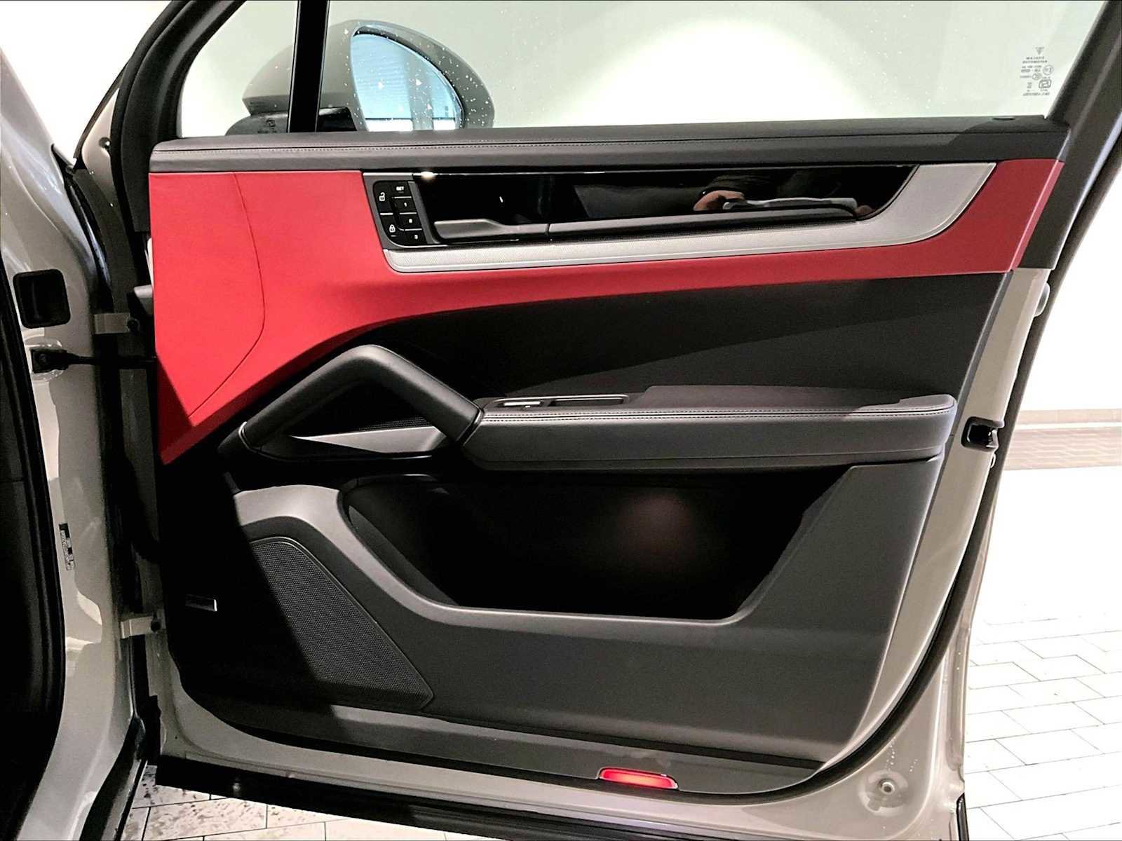 Used 2026 Porsche Cayenne S image 26