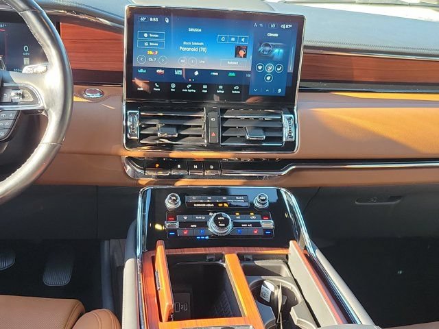 Certified 2023 Lincoln Navigator Reserve AWD/4WD image 21