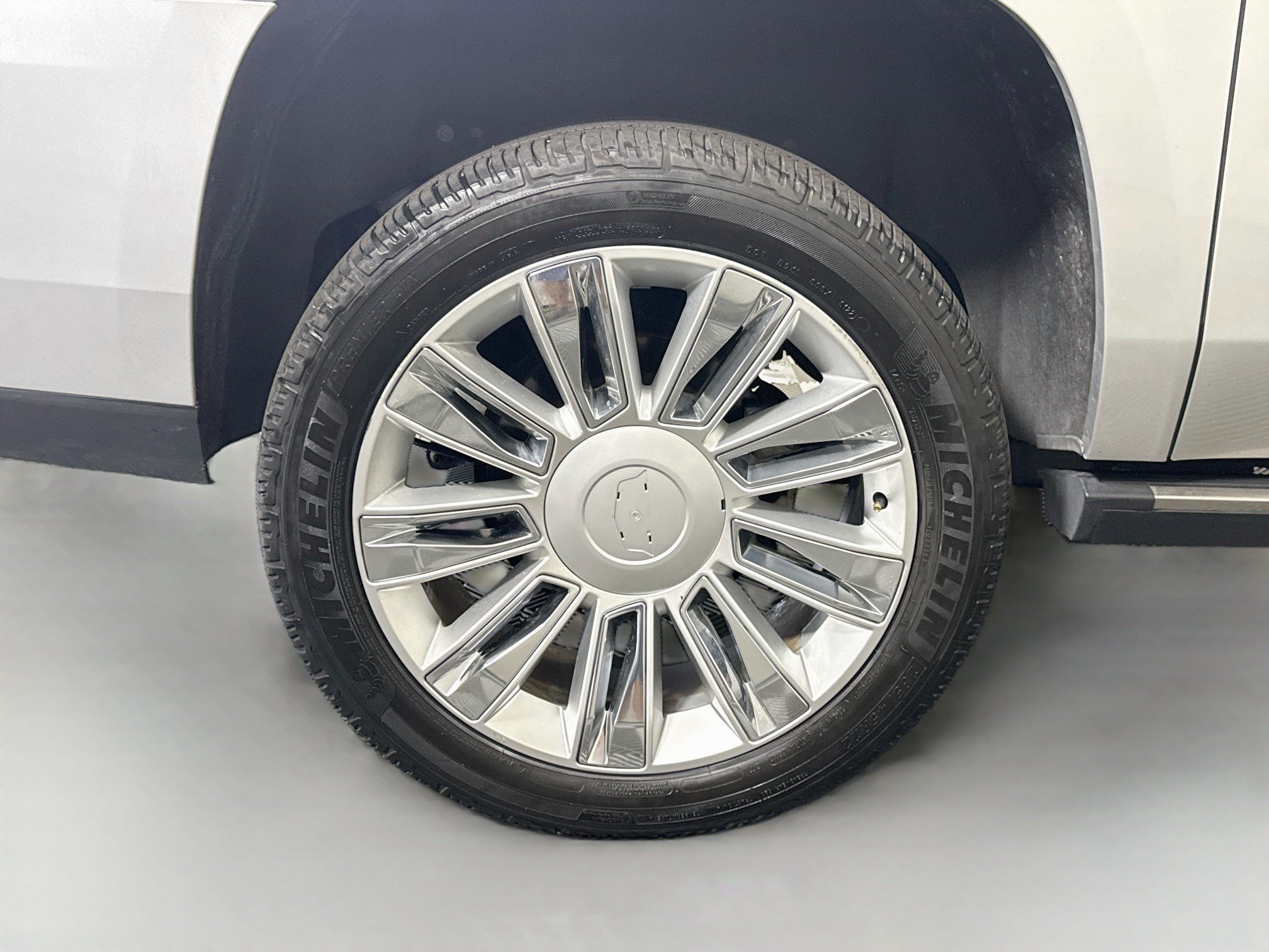 Used 2020 Cadillac Escalade ESV Platinum AWD/4WD image 33