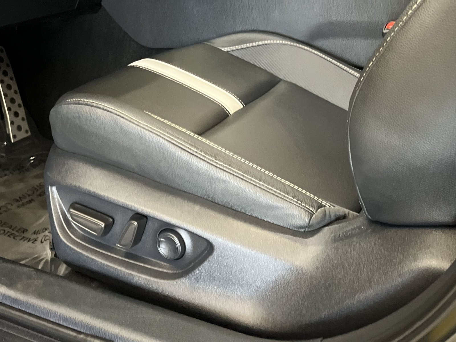 Used 2025 Toyota Camry SE FWD image 13