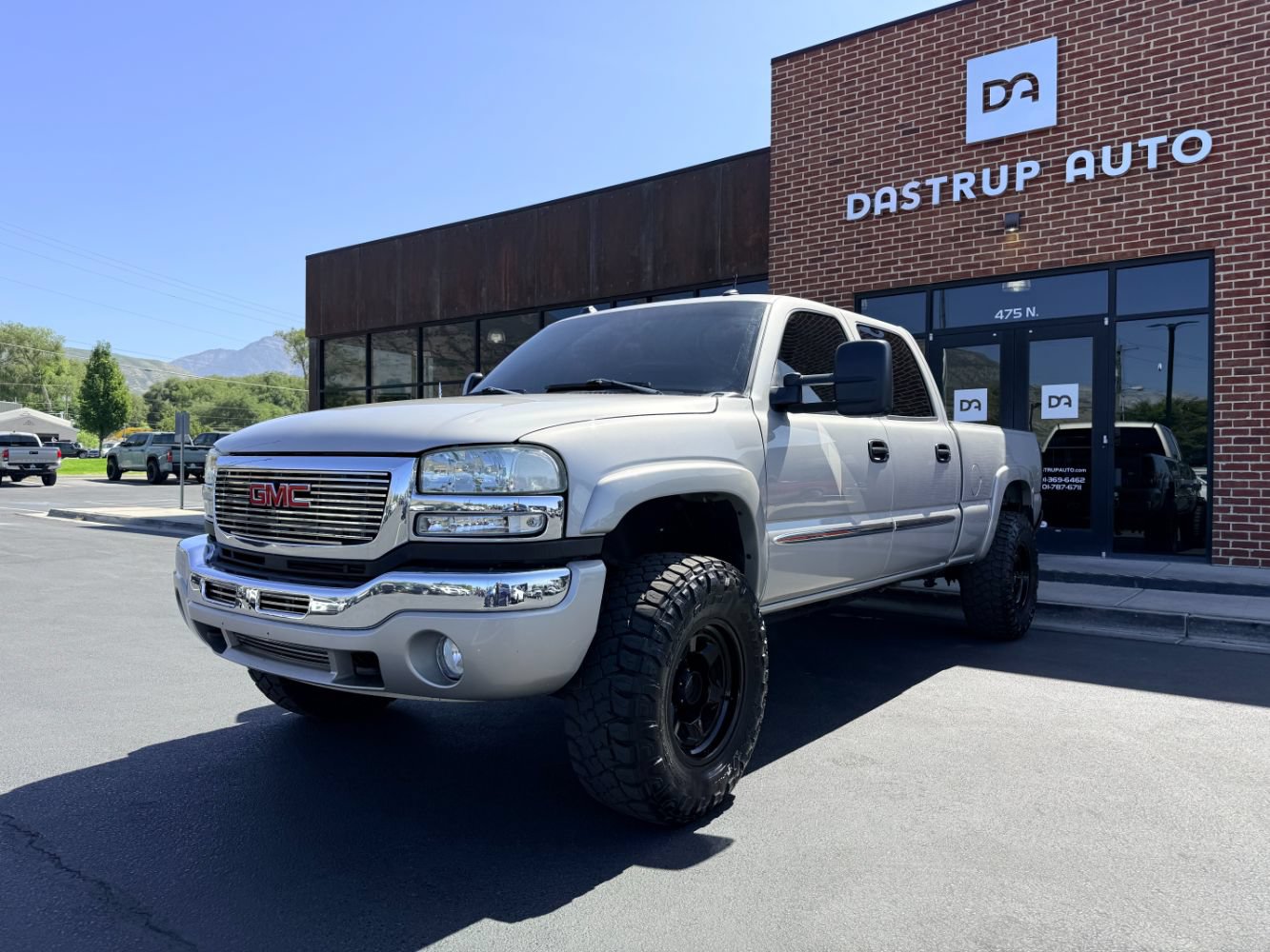 Used 2004 GMC Sierra 2500 SLT w/ Heavy-Duty Power Package AWD/4WD image 4