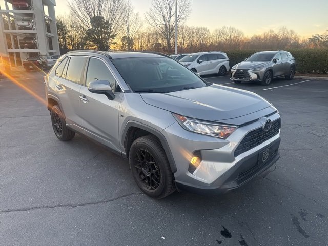 Used 2019 Toyota RAV4 XLE w/ Convenience Package image 3