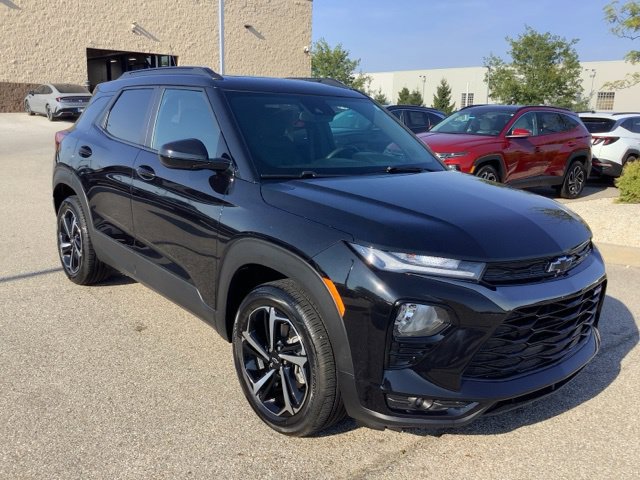 Used 2023 Chevrolet TrailBlazer RS w/ Sun and Liftgate Package AWD/4WD image 3