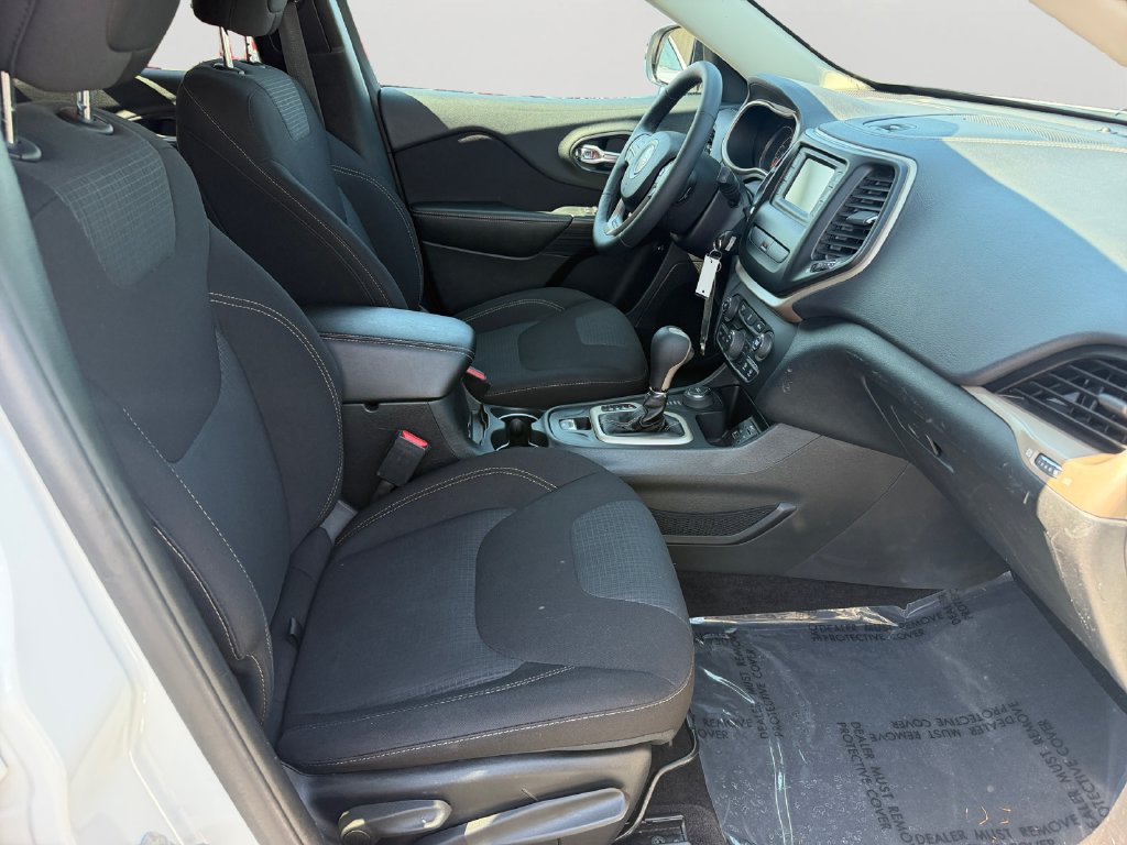 Used 2016 Jeep Cherokee Latitude w/ Cold Weather Group AWD/4WD image 7