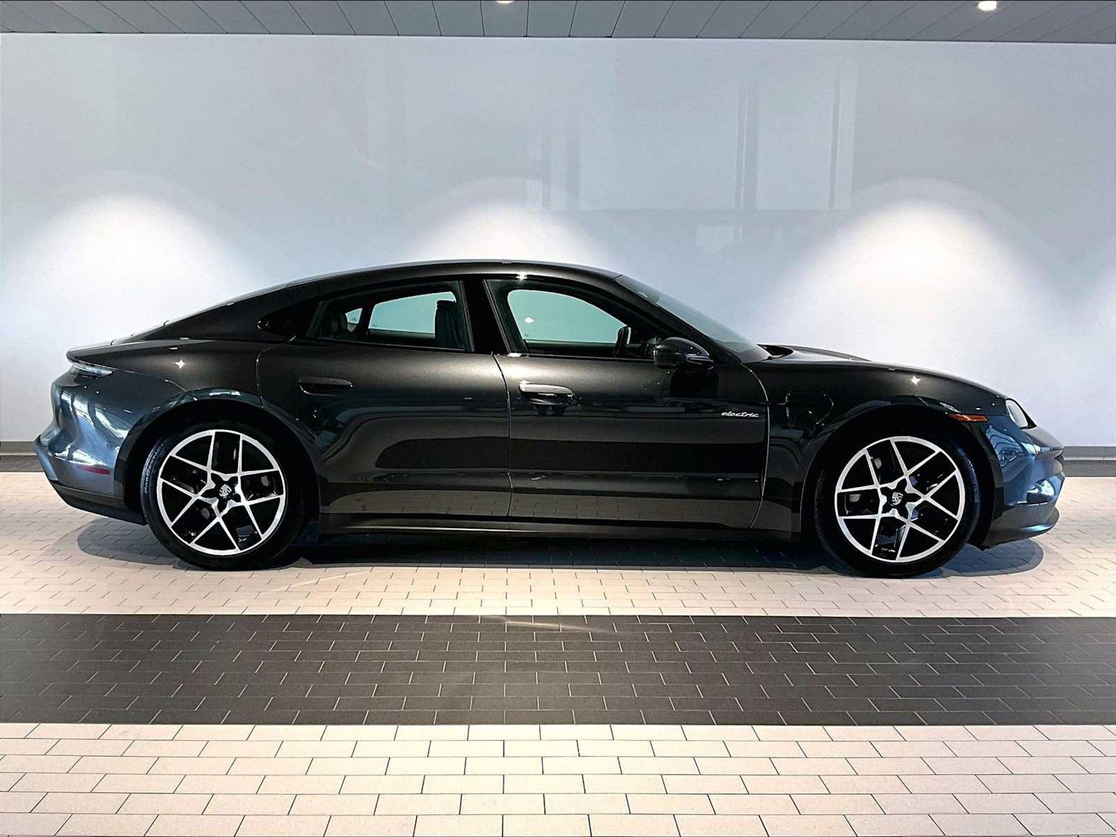 Used 2025 Porsche Taycan RWD image 11
