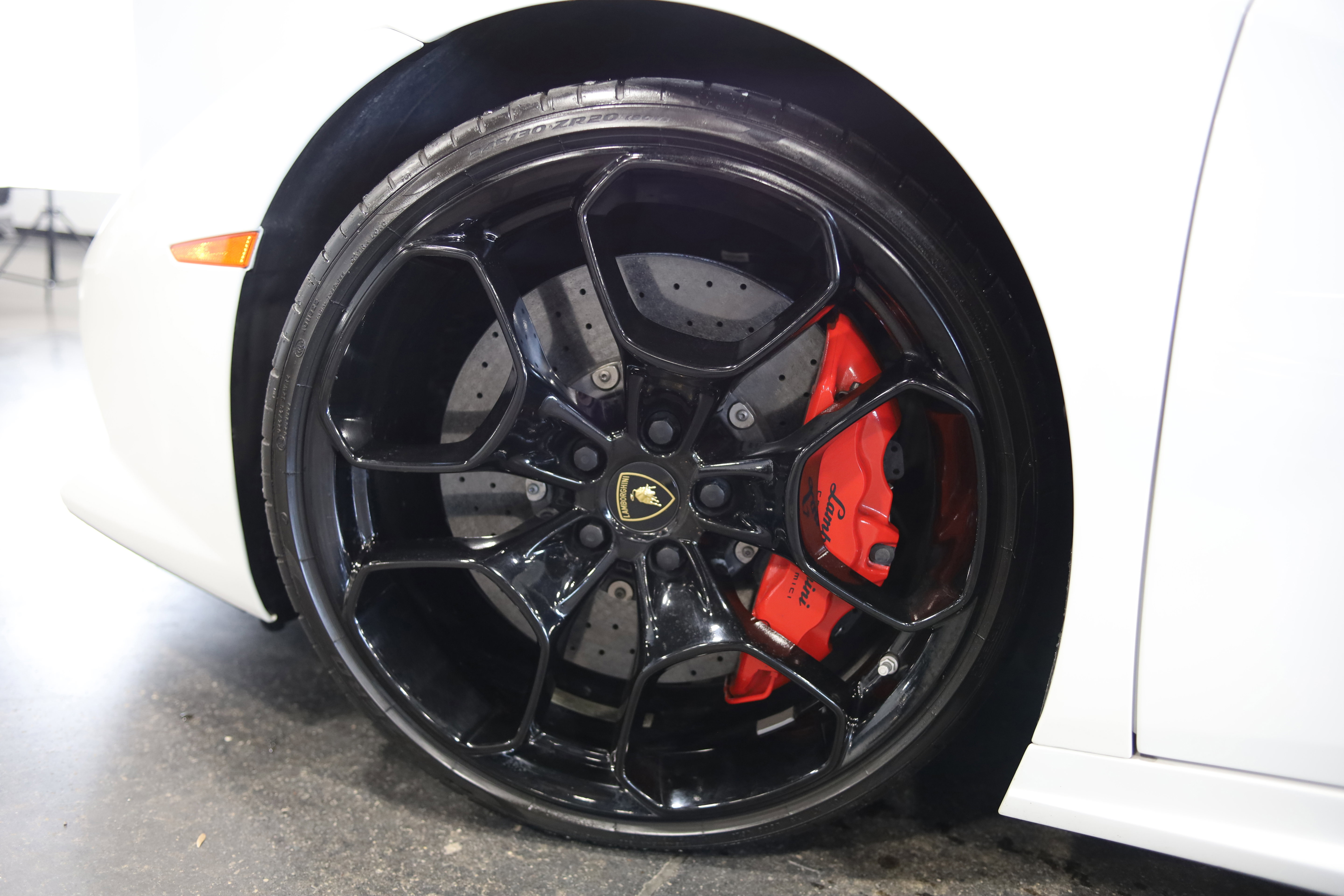 Used 2015 Lamborghini Huracan LP 610-4 image 12