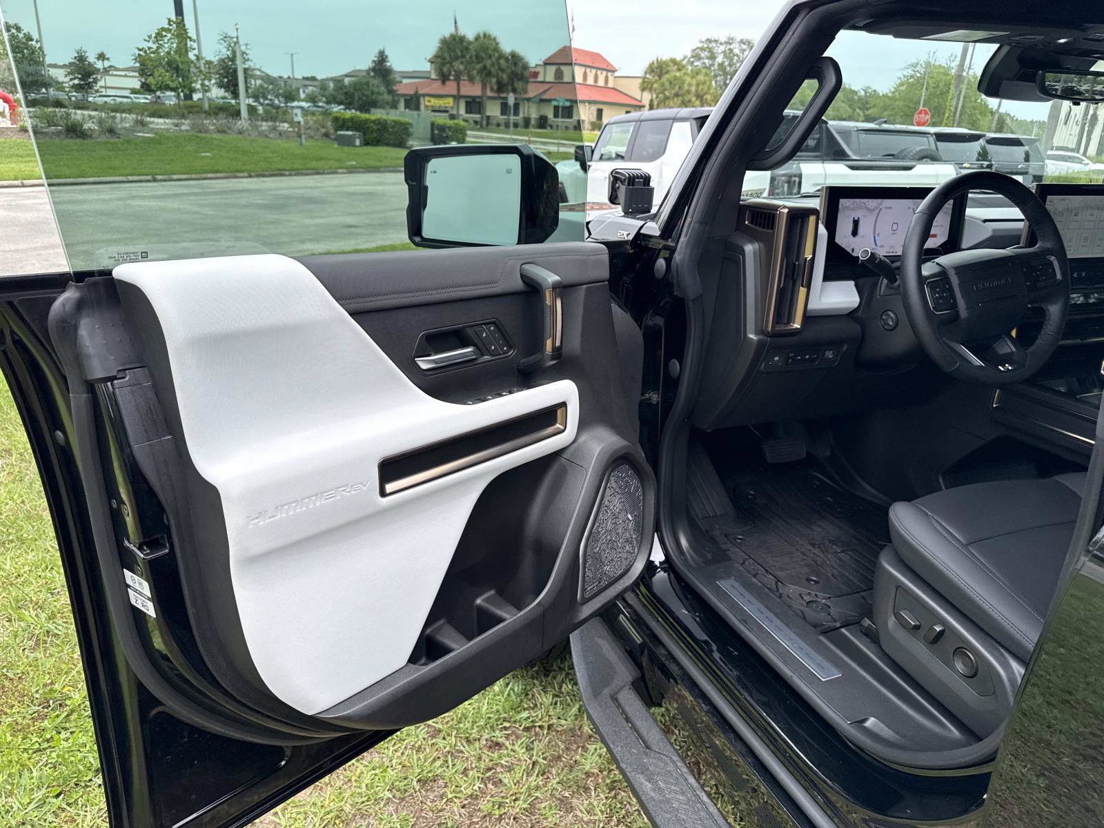 Used 2024 GMC Hummer EV 2X w/ LPO, Illumination Package AWD/4WD image 18