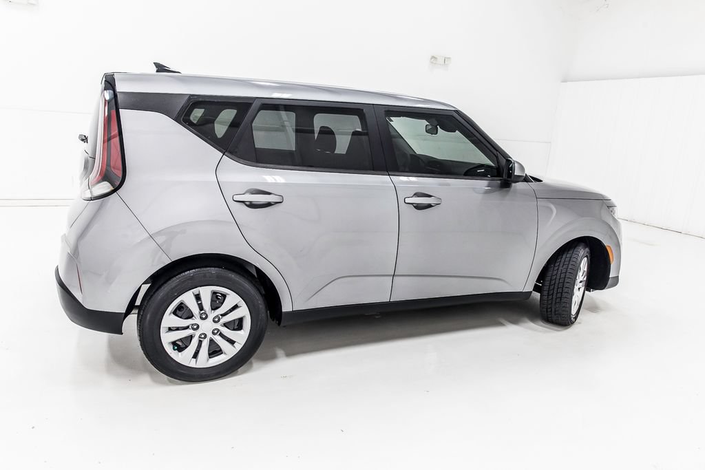 Used 2023 Kia Soul LX FWD image 8