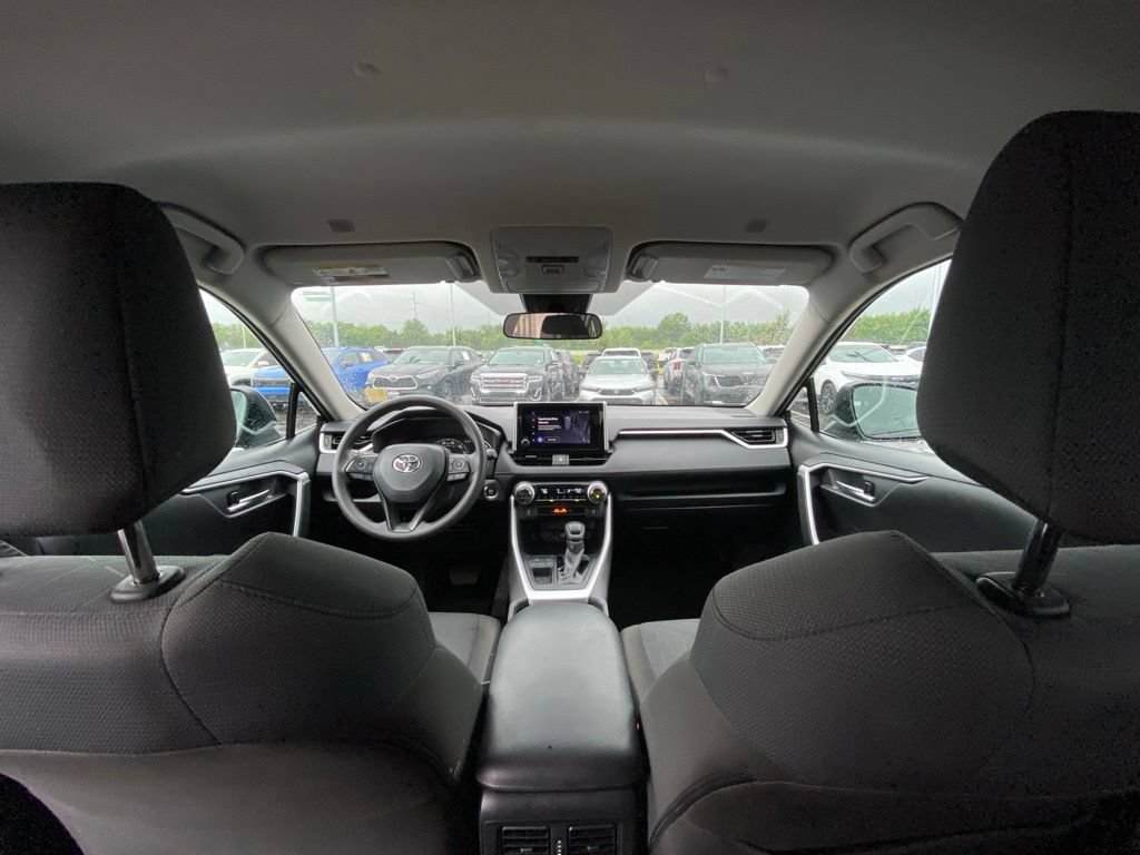Used 2025 Toyota RAV4 XLE FWD image 23